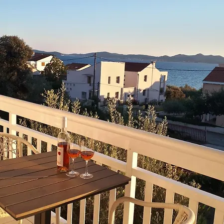 דירה Dana זאדאר