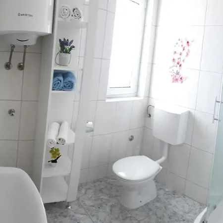 Dana Apartment *